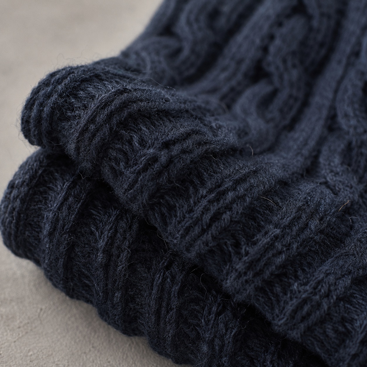 Radford Cable Knit Mittens — MANNDIIP knitwear, product photograph